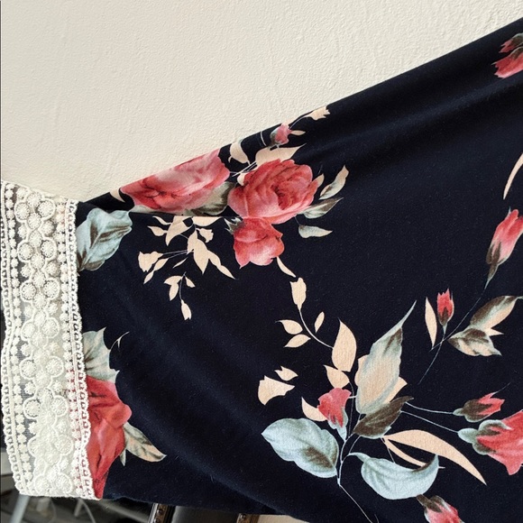 Floral Kimono Robe Dress - Black and Pink - Picture 3 of 3